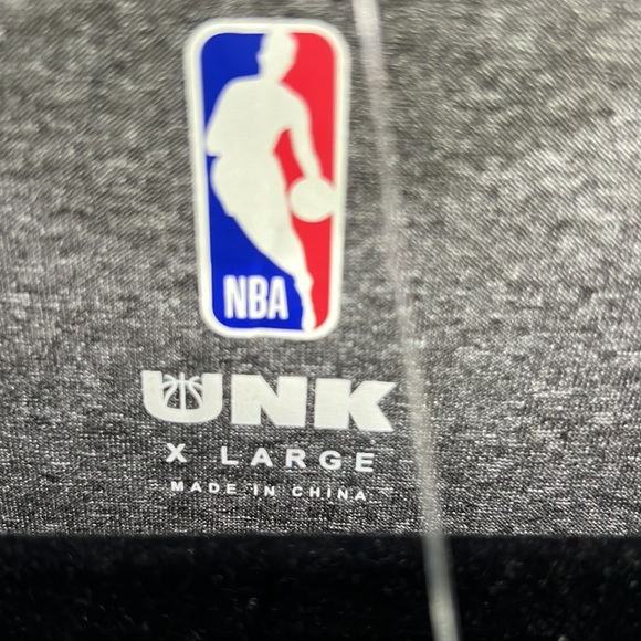 NBA PELICANS LS 100% POLYESTER - SZ XL - Picture 2 of 6